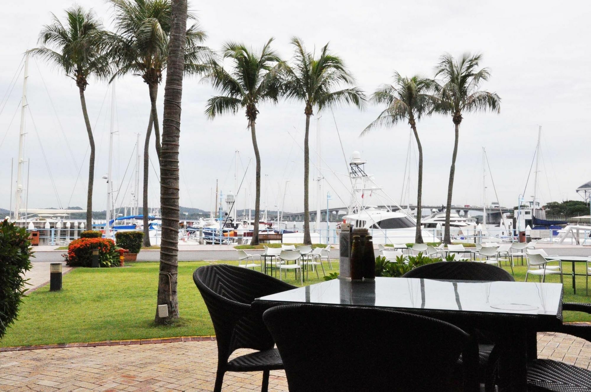 Raffles Marina 3* Singapur